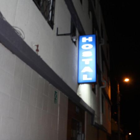 Julius Hostal, Desde Las 14 Horas Hasta 12 Del Mediodia Quito Esterno foto
