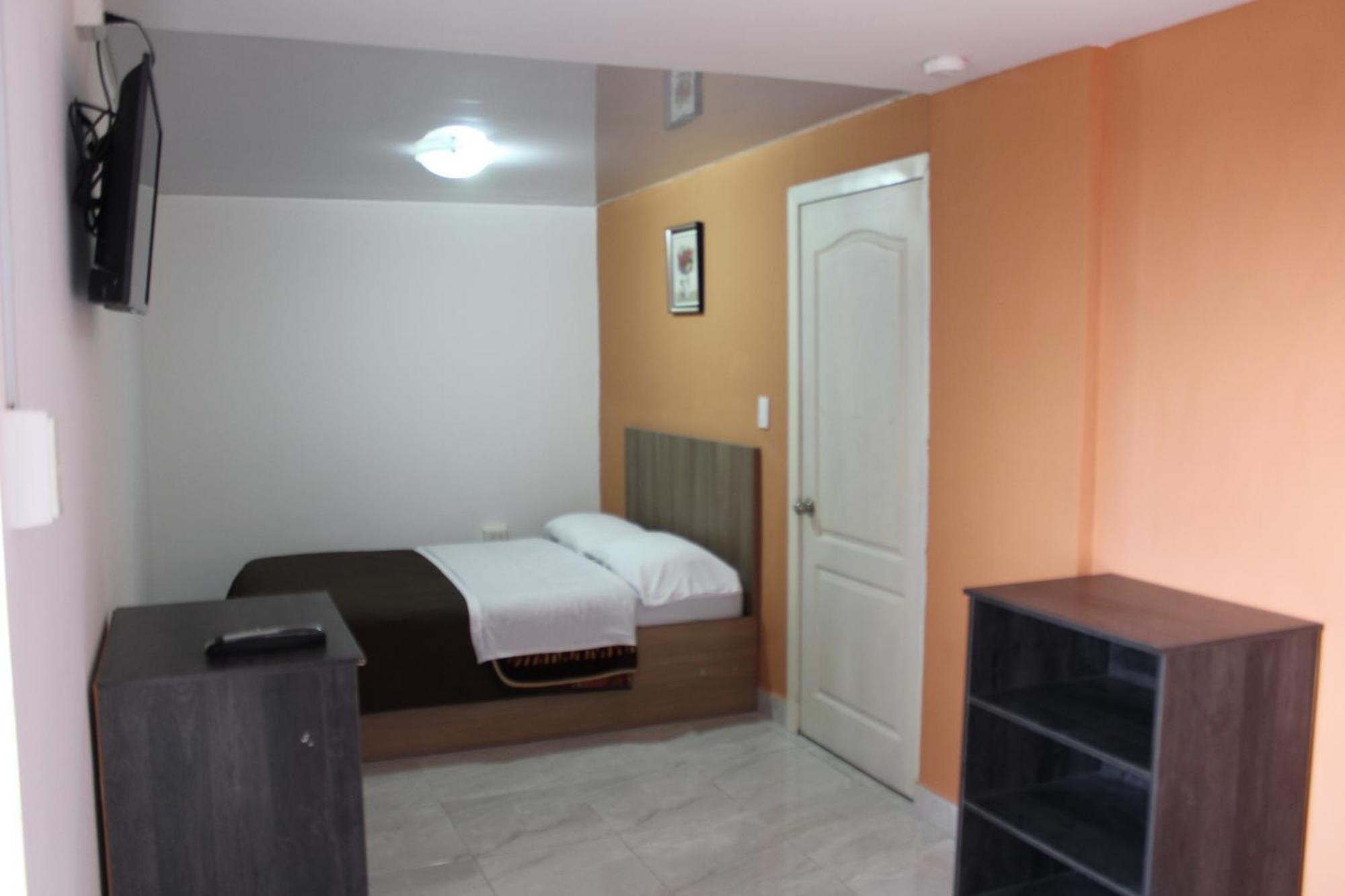 Julius Hostal, Desde Las 14 Horas Hasta 12 Del Mediodia Quito Esterno foto