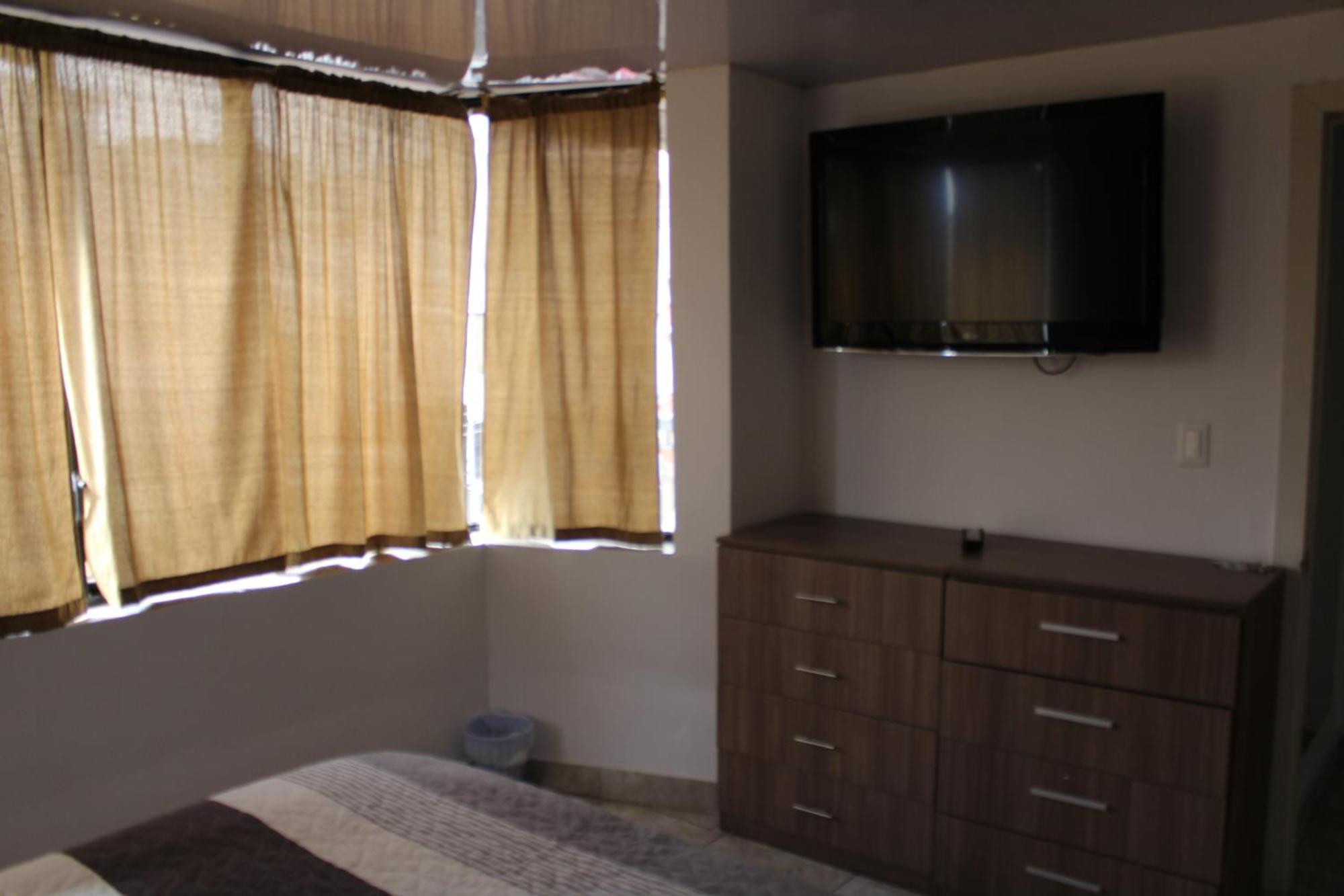 Julius Hostal, Desde Las 14 Horas Hasta 12 Del Mediodia Quito Esterno foto