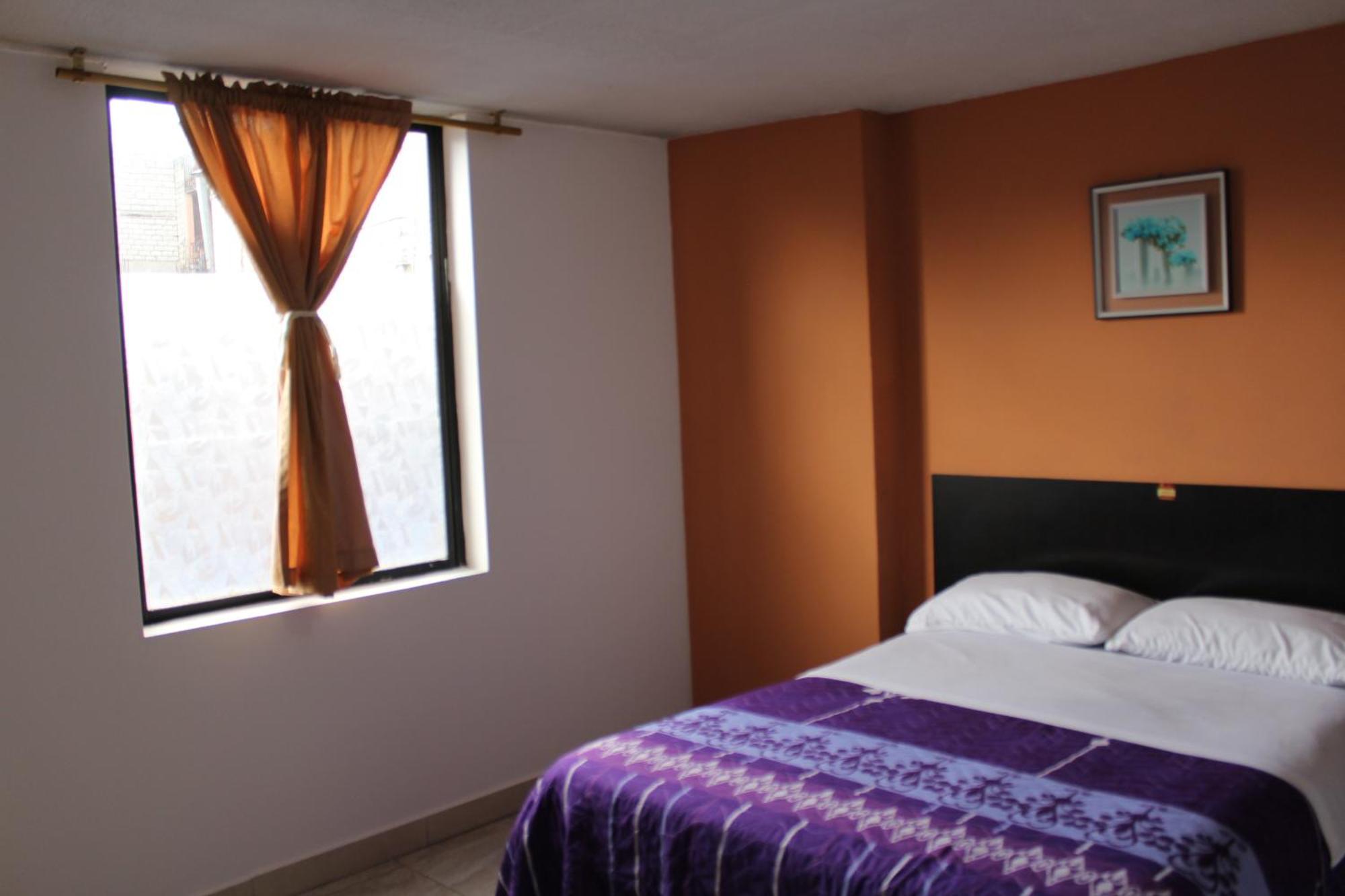 Julius Hostal, Desde Las 14 Horas Hasta 12 Del Mediodia Quito Esterno foto